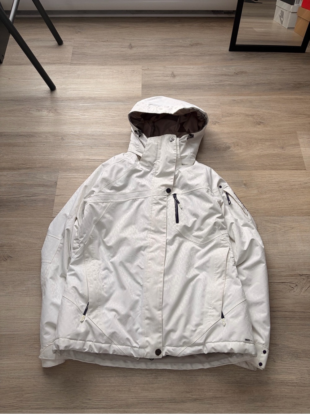 Women’s Salomon white ski jacket